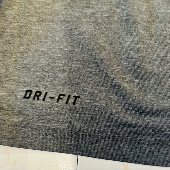 Nike Men's Short Sleeve Gray Performance Tee size Extra Large - Picture 7 of 8